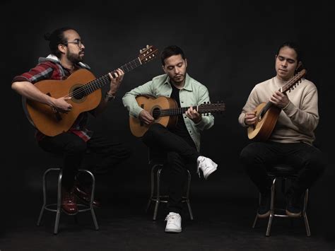 colombiana trio|Itinerante, un trío que revive la música andina de Colombia.